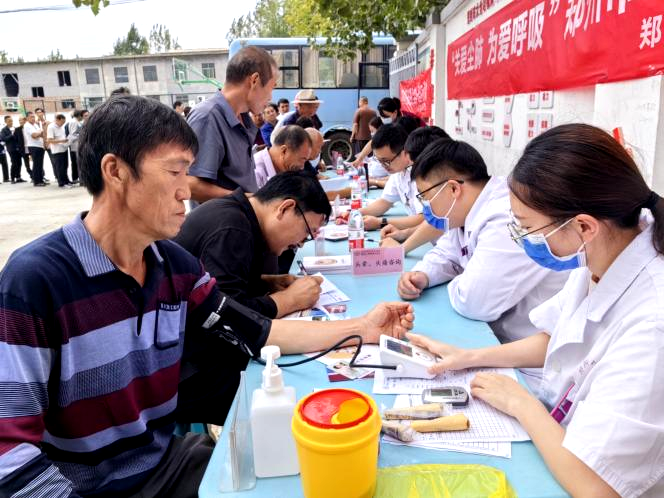“关爱尘肺 为爱呼吸”2023年郑州市尘肺病康复站巡诊活动举办
