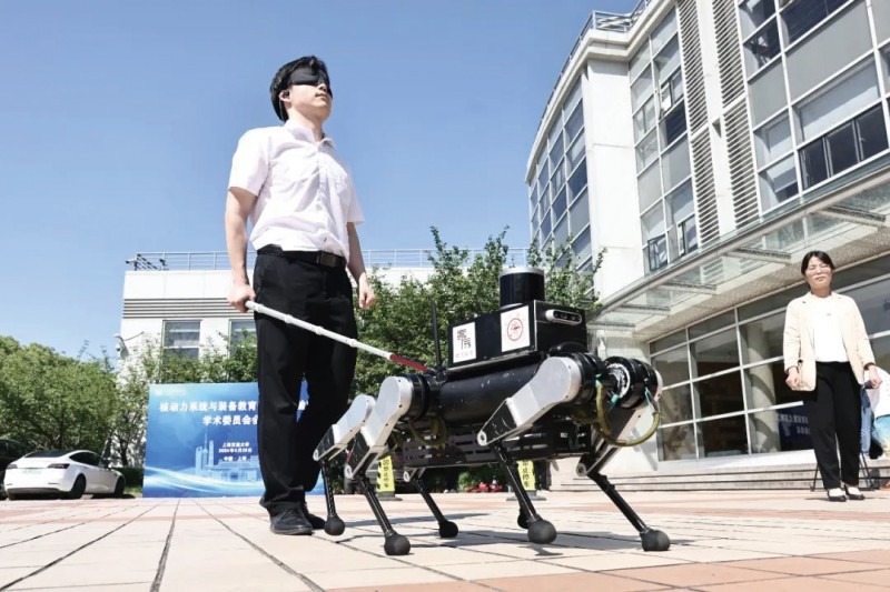 毫米波雷达、AI视频监控、导盲机器人…… 科技成果与两会提案“双向奔赴”