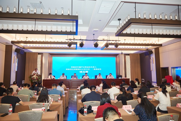 河南省传播学会成立大会在郑州召开 　李建伟当选会长