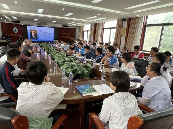 河南师范大学举办院士与“英才计划”学员座谈会