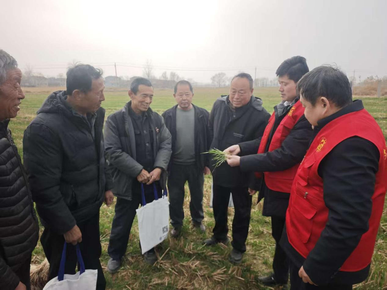 范县科协开展“学雷锋 助春耕”志愿服务活动