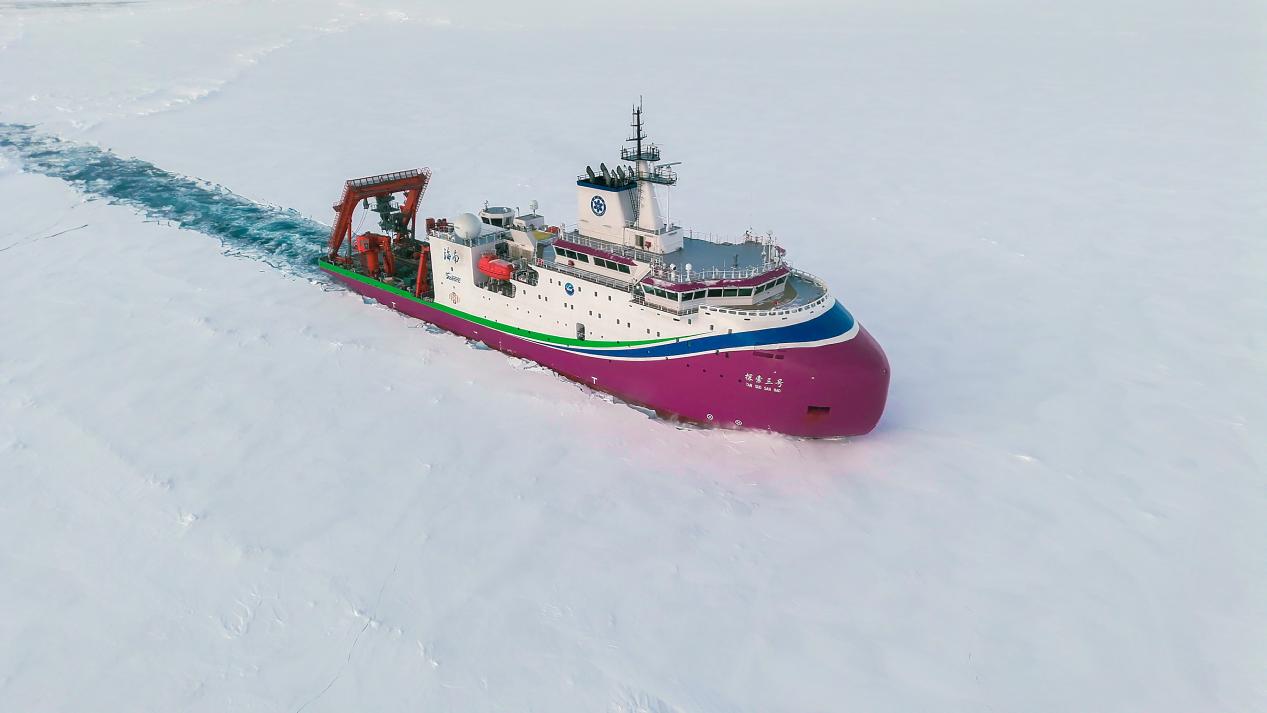 我国科考队完成北极载人深潜任务